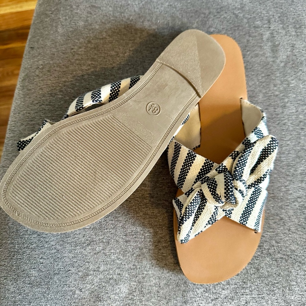 Sandals - Picture 4 of 4